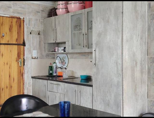 3 BEDROOM HOUSE FOR SALE IN SERALENG